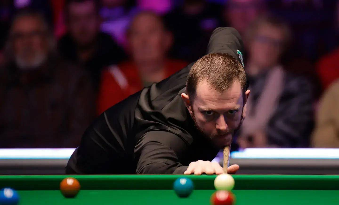 现出更为多 现出更为多